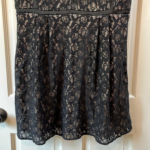 R&K Cocktail All Over Lace w/ Satin Trim Cap Sleeve Mini Dress - Size 16 - Picture 3 of 10